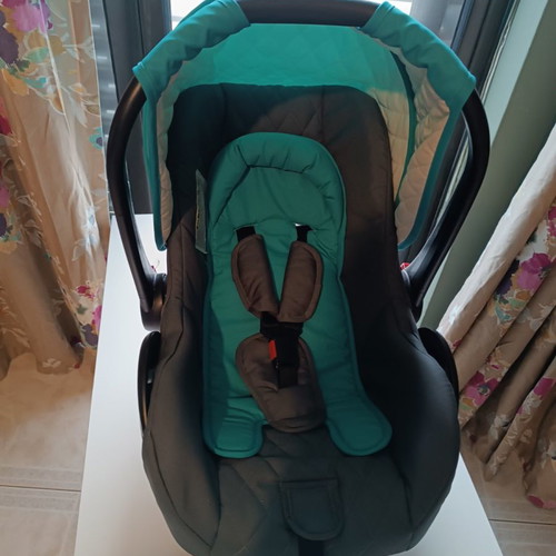 Car seats for newborns used, excellent condition, set of 2