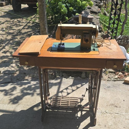 Luchnik sewing machine used