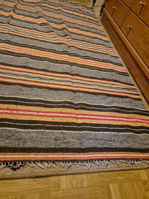 Rug used with fringes and stripes, size 1.75m x 1.97m