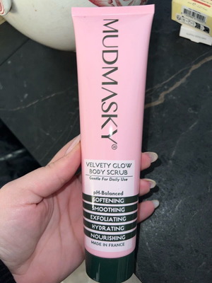 Mudmasky Velvety Glow Body Scrub new with rose, mango and lemon extracts