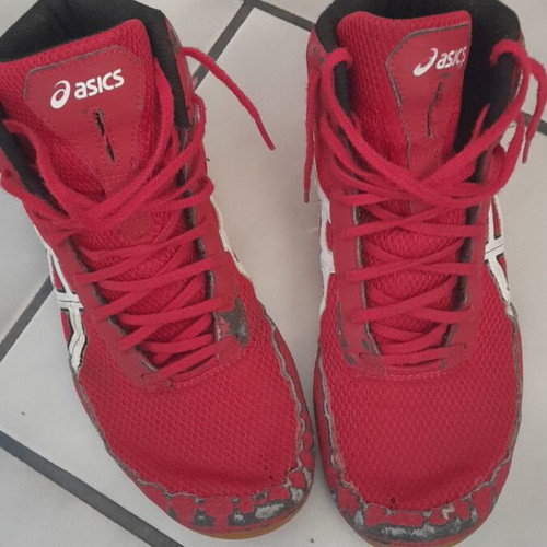 Asics wrestling shoes used, worn but durable
