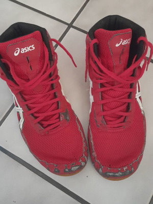 Asics wrestling shoes used, worn but durable