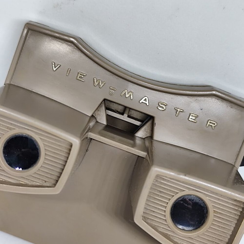 View-Master Model G vintage 3D viewer with Lassie disc, like new