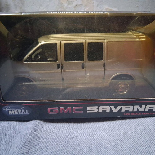 Metallic Toy Cars 1/24 Scale Mercedes 300SL, GMC Savana, London Taxi like new