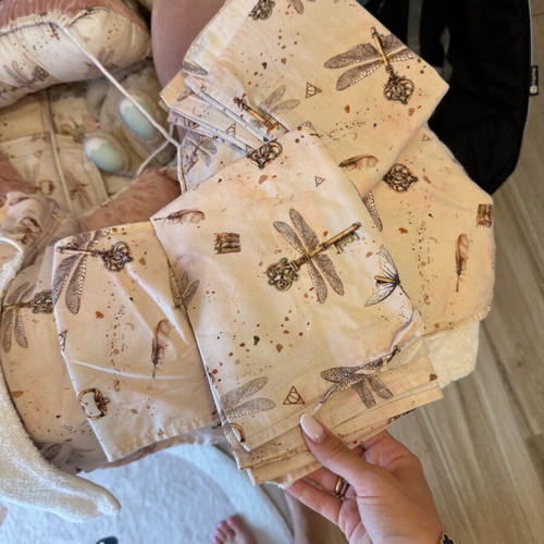 Baby Nest Winged Key like new with latex mattress and cotton fabric