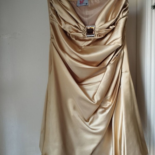 Gold dress like new, size M, satin fabric