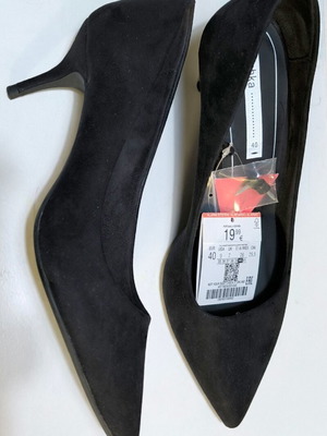 Bershka black low-heeled pumps size 40, new