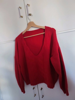 Knitted sweater red used, barely worn