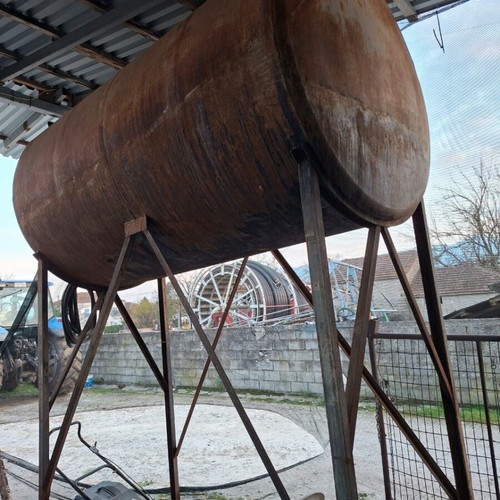 Metal oil tank used 5,000 liters, 2 meters height