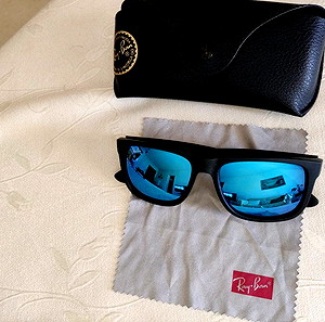 Ray-Ban γυαλιά ηλίου με την θήκη τους
