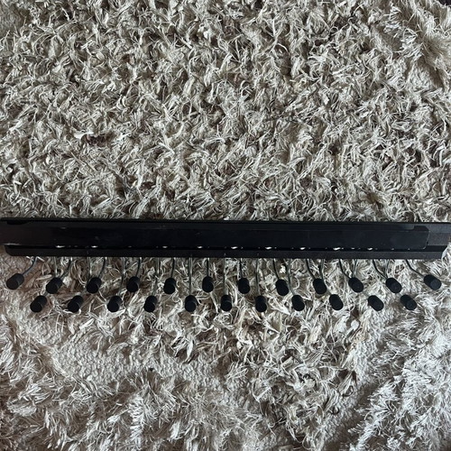 Clothes Hanger with Openable Clips new