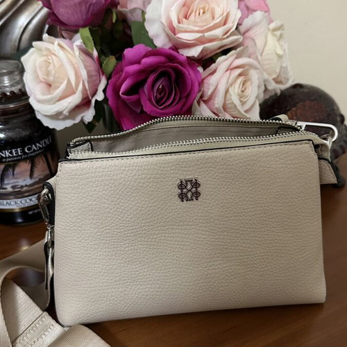Kem crossbody bag like new, beige with convenient pockets
