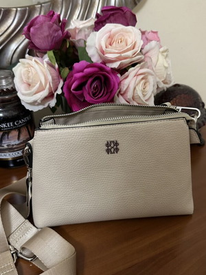 Kem crossbody bag like new, beige with convenient pockets