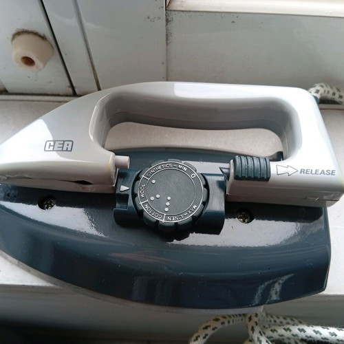 GEA travel electric iron like new, fully functional