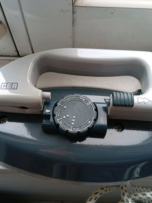 GEA travel electric iron like new, fully functional