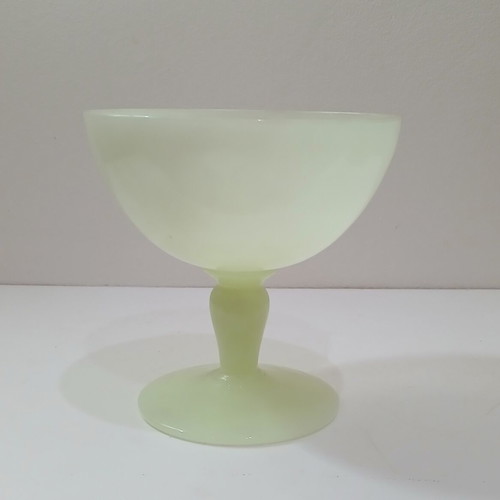 RARE Vintage Fruit Bowl Uranium Glass Jadeite '30s - Glows GREEN under UV