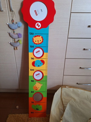 Fischer Price wooden height chart like new with 4 photo frames