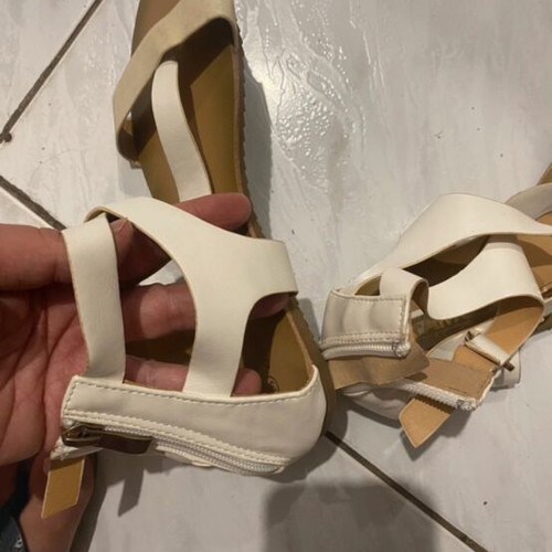 Flat white sandals, size 39