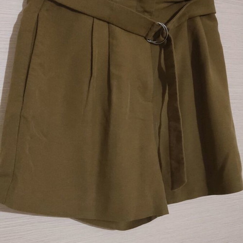 H&M fabric shorts like new, khaki with belt and pockets