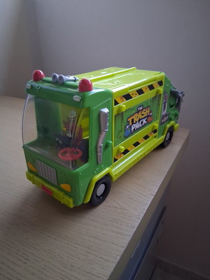 Trash Pack Truck set with 14 boxes like new