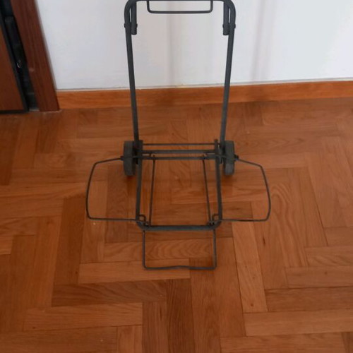 Folding cart with elastic band