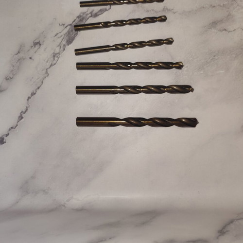 Drill bit set like new, 15 pieces of various sizes