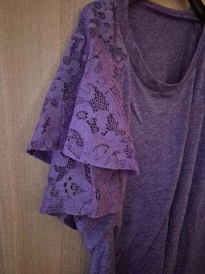 T-shirt with purple lace like new, size L