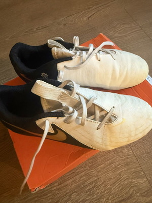 Nike football cleats size 35.5, white