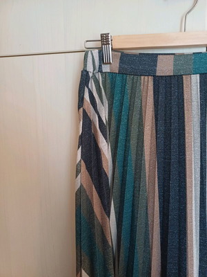 Midi skirts like new, one size, multicolored, set of 3