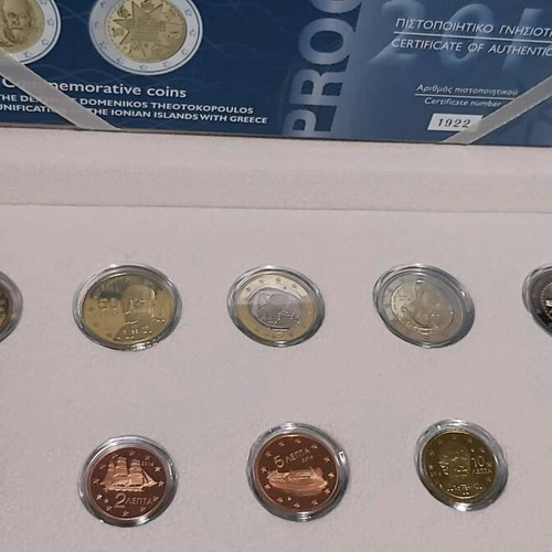 Wooden case with commemorative 2014 circulation coins new