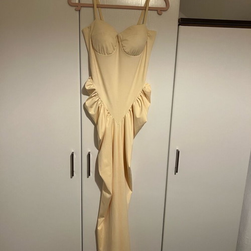 Decoro dress one size like new, yellow