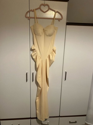 Decoro dress one size like new, yellow