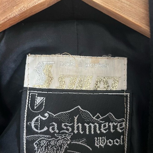 Vintage cashmere wool coat with metal chain clasp like new, black