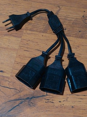 Euro EU4.0 Y Power Splitter New, 3-Pin Male to Triple Female