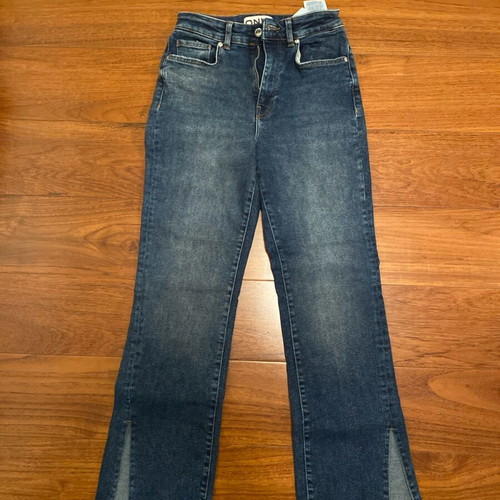 Jeans like new with slits at hem, elastic fit