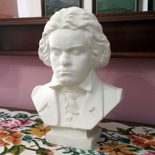 2 Busts of Beethoven and Wagner like new, white with matte finish