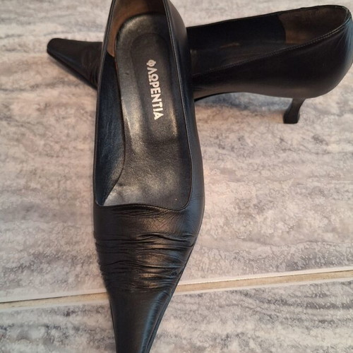 Black leather pointed pumps, size 36, 6cm heel