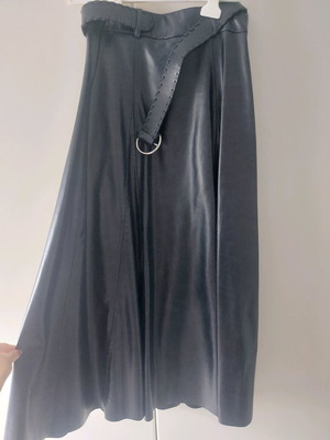 Zara leather skirt like new with matching midi belt