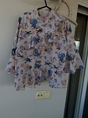 Asos Design Floral Blouse like new, three-quarter sleeve, small size