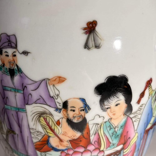 Pair of large Chinese porcelain vases Qianlong Famille Rose Mandarin like new