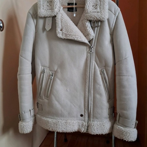 Bershka biker jacket cream with fur lining medium like new
