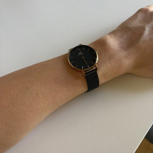 Daniel Wellington Petite Ashfield 32mm women's watch like new, black metal bracelet