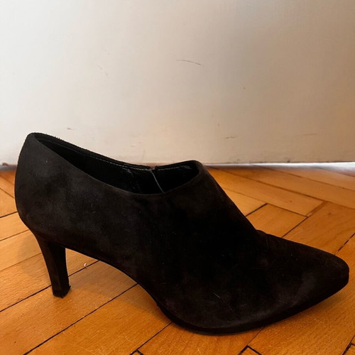 Stuart Weitzman suede boots size 37 like new gray