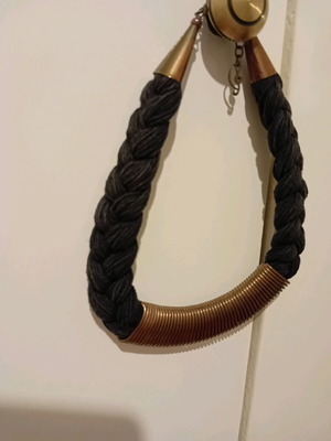Zara necklace used, black