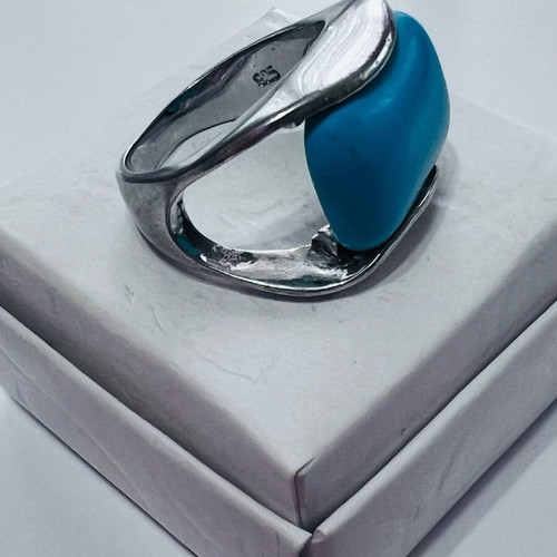 925 Sterling Silver Vintage Ring with Large Turquoise Stone like new