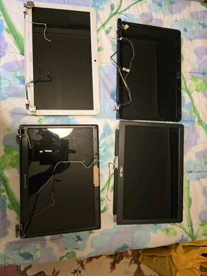 Οθόνες μεταχειρισμένες, πακέτο 4 από laptop