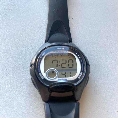 Casio watch like new, black unisex