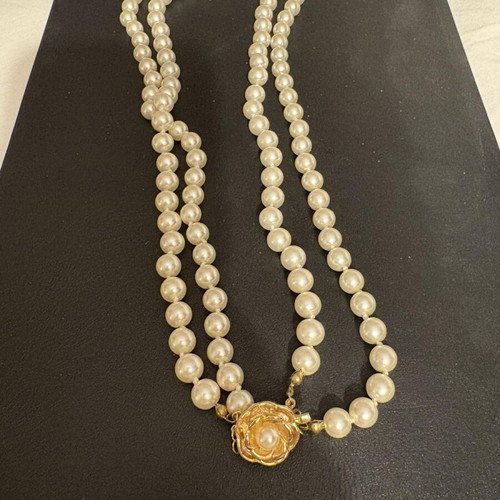 Women's pearl necklace like new, beige and gold