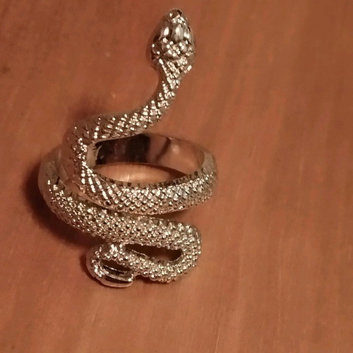 Snake ring up to 17mm in like new condition, silver