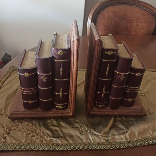Bookends, brown color